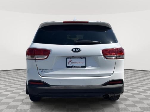 Snow White Pearl 2017 Kia Sorento LX