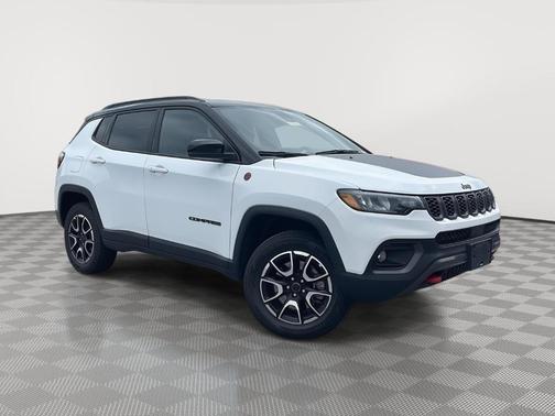 Bright White Clearcoat 2025 Jeep Compass Trailhawk