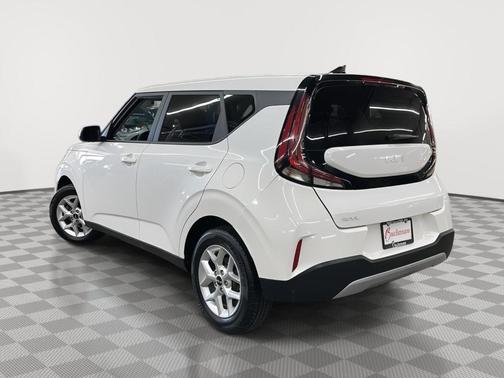 Snow White Pearl 2025 Kia Soul LX