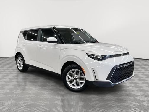 Snow White Pearl 2025 Kia Soul LX
