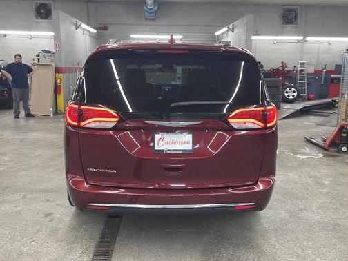 2018 Chrysler Pacifica Touring-L
