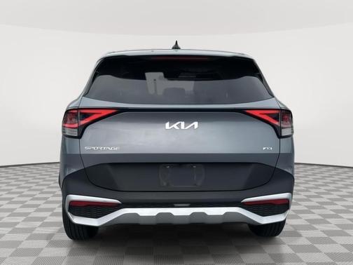 Everlasting Silver 2025 Kia Sportage LX