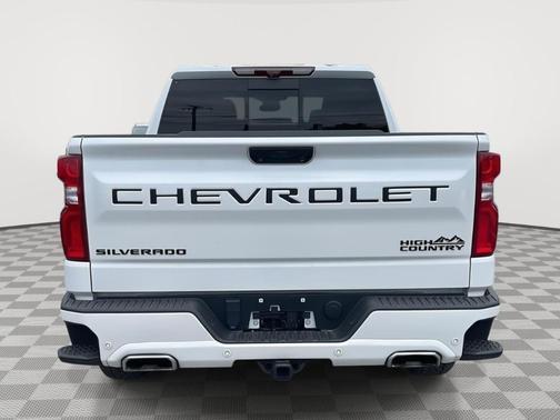 Iridescent Pearl Tricoat 2024 Chevrolet Silverado 1500 High Country