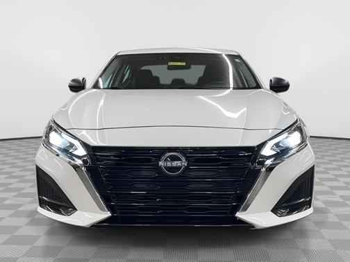 Pearl White Tri-Coat 2025 Nissan Altima SV