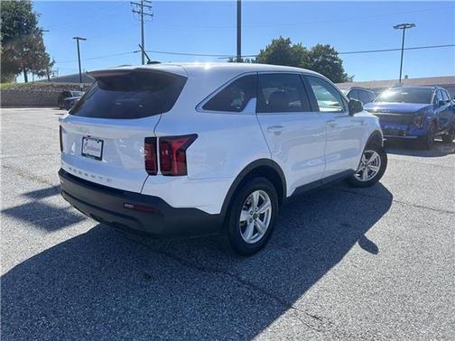 2022 Kia Sorento LX