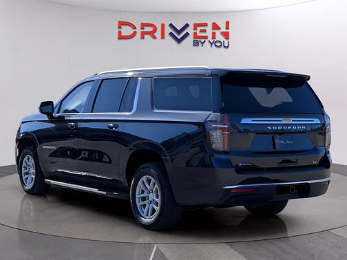 2023 Chevrolet Suburban LT