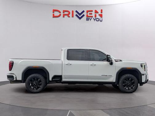 Summit White 2024 GMC Sierra 2500 AT4
