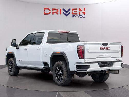 Summit White 2024 GMC Sierra 2500 AT4