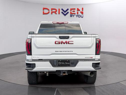 Summit White 2024 GMC Sierra 2500 AT4