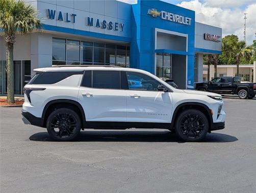 Summit White 2026 Chevrolet Traverse LT