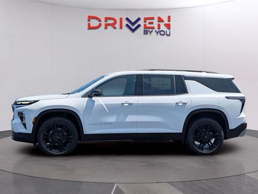 Summit White 2026 Chevrolet Traverse LT