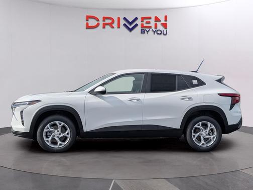 Summit White 2026 Chevrolet Trax LS