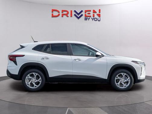 Summit White 2026 Chevrolet Trax LS