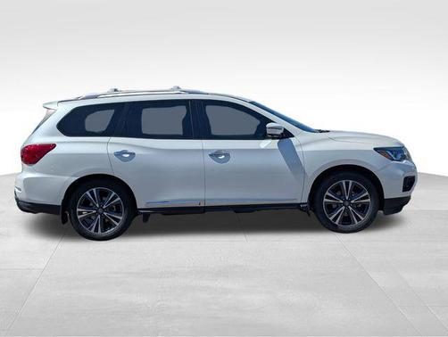 2017 Nissan Pathfinder Platinum