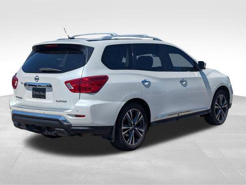 2017 Nissan Pathfinder Platinum