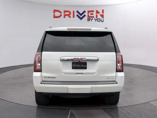 White Frost Tricoat 2019 GMC Yukon Denali