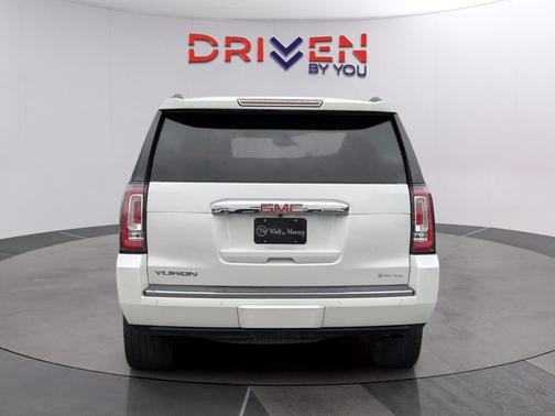 White Frost Tricoat 2019 GMC Yukon Denali