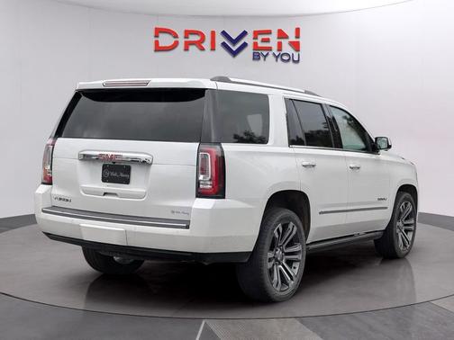 White Frost Tricoat 2019 GMC Yukon Denali