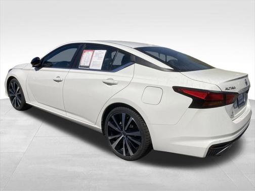 2022 Nissan Altima SR FWD