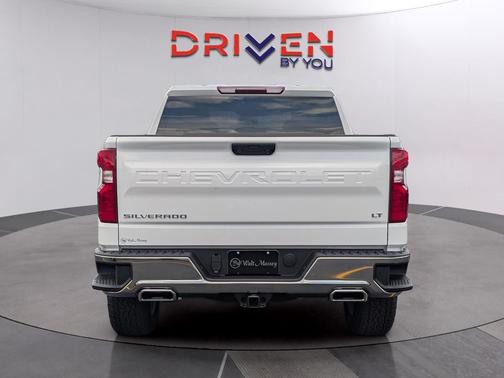 Summit White 2026 Chevrolet Silverado 1500 LT