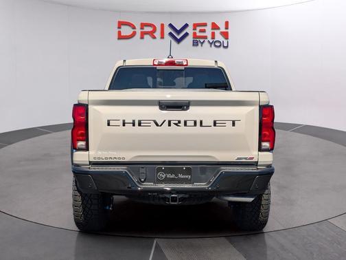 White Sands 2026 Chevrolet Colorado ZR2