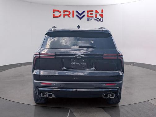 Mosaic Black Metallic 2026 Chevrolet Traverse LT