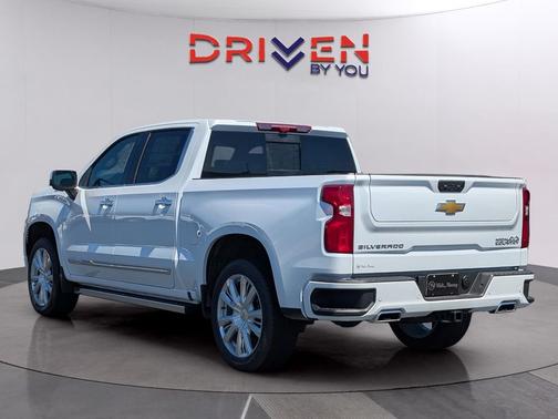 Polar White Tricoat 2026 Chevrolet Silverado 1500 High Country