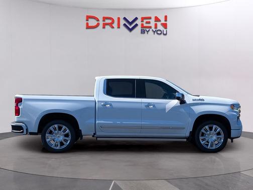 Polar White Tricoat 2026 Chevrolet Silverado 1500 High Country