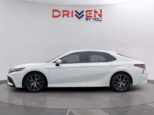Ice Cap 2023 Toyota Camry SE