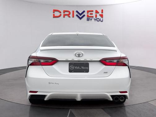Ice Cap 2023 Toyota Camry SE