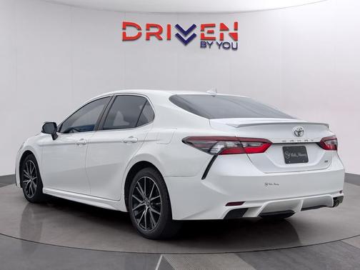 Ice Cap 2023 Toyota Camry SE