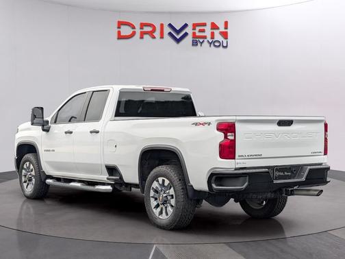Summit White 2023 Chevrolet Silverado 2500 Custom