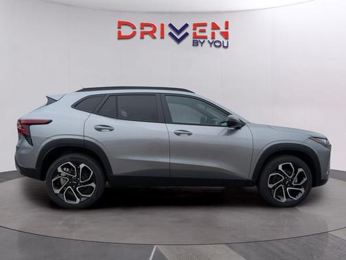 Sterling Gray Metallic 2026 Chevrolet Trax FWD 2RS