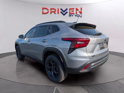 Sterling Gray Metallic 2026 Chevrolet Trax LT