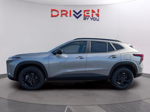 Sterling Gray Metallic 2026 Chevrolet Trax LT