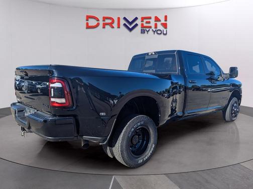 2024 RAM 3500 Laramie Crew Cab 4x4 8' Box