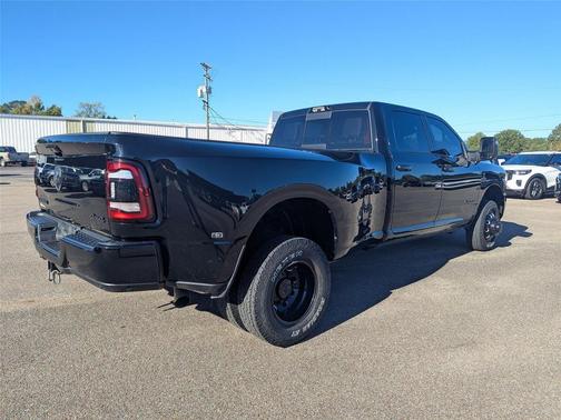 2024 RAM 3500 Laramie Crew Cab 4x4 8' Box