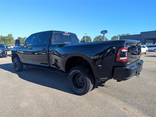 2024 RAM 3500 Laramie Crew Cab 4x4 8' Box