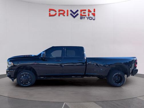 2024 RAM 3500 Laramie Crew Cab 4x4 8' Box