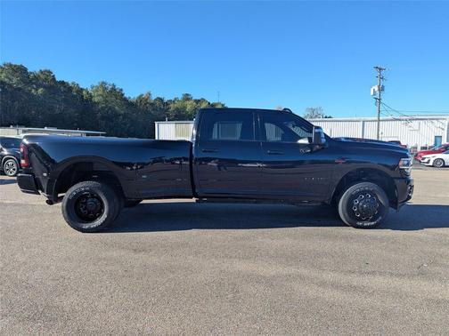 2024 RAM 3500 Laramie Crew Cab 4x4 8' Box