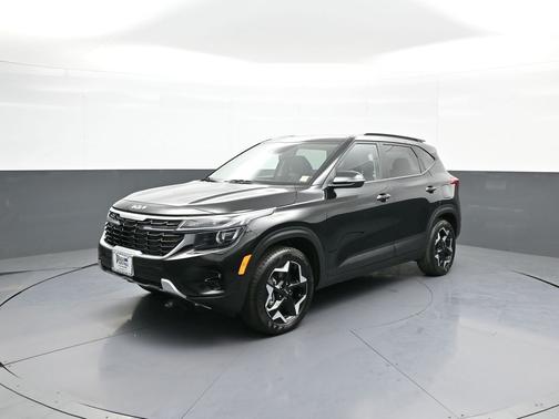Black 2025 Kia Seltos S