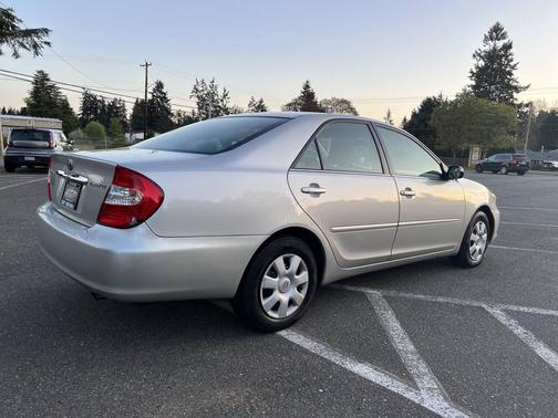 Lunar Mist Metallic 2004 Toyota Camry LE