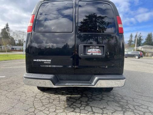 2009 Chevrolet Express 3500 LS Extended Wagon