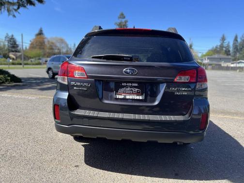Graphite Gray Metallic 2011 Subaru Outback 3.6 R Limited
