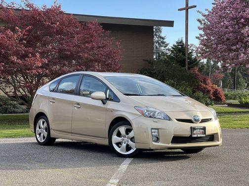 Gold 2010 Toyota Prius IV