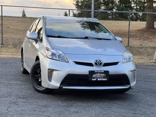 Classic Silver Metallic 2013 Toyota Prius Three