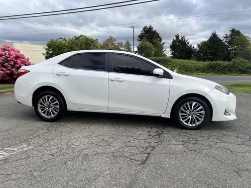 Blizzard Pearl 2019 Toyota Corolla LE ECO