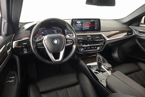 2022 BMW 530 i