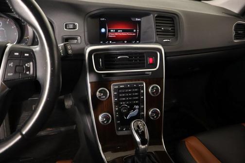 2018 Volvo V60 Cross Country T5