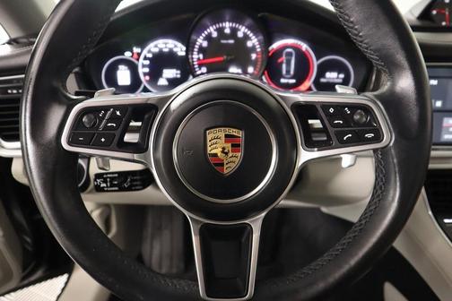 2018 Porsche Panamera 4